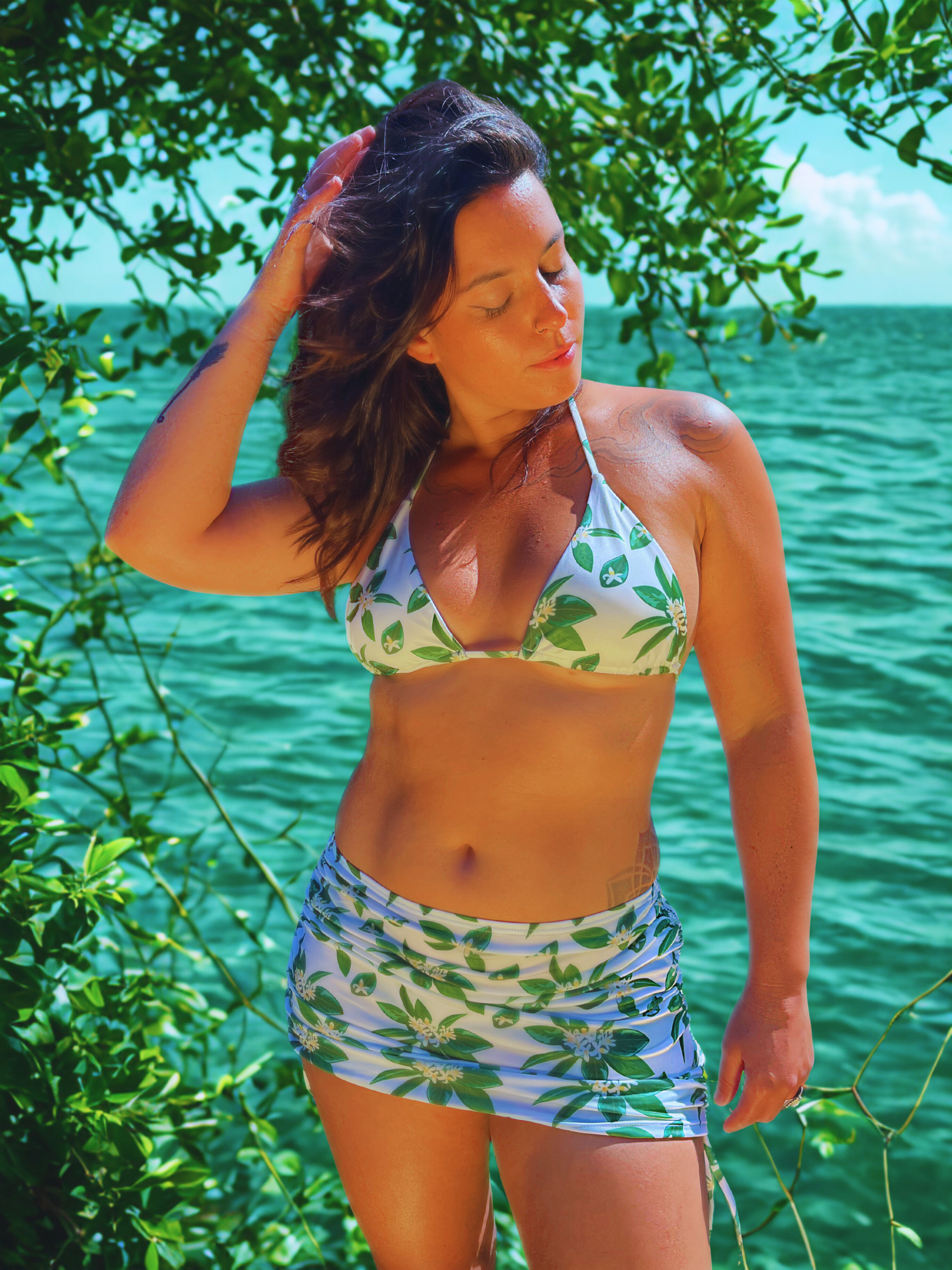 3-Piece Bikini – Green Orange Leaf Print on White + Quick-Dry Skirt