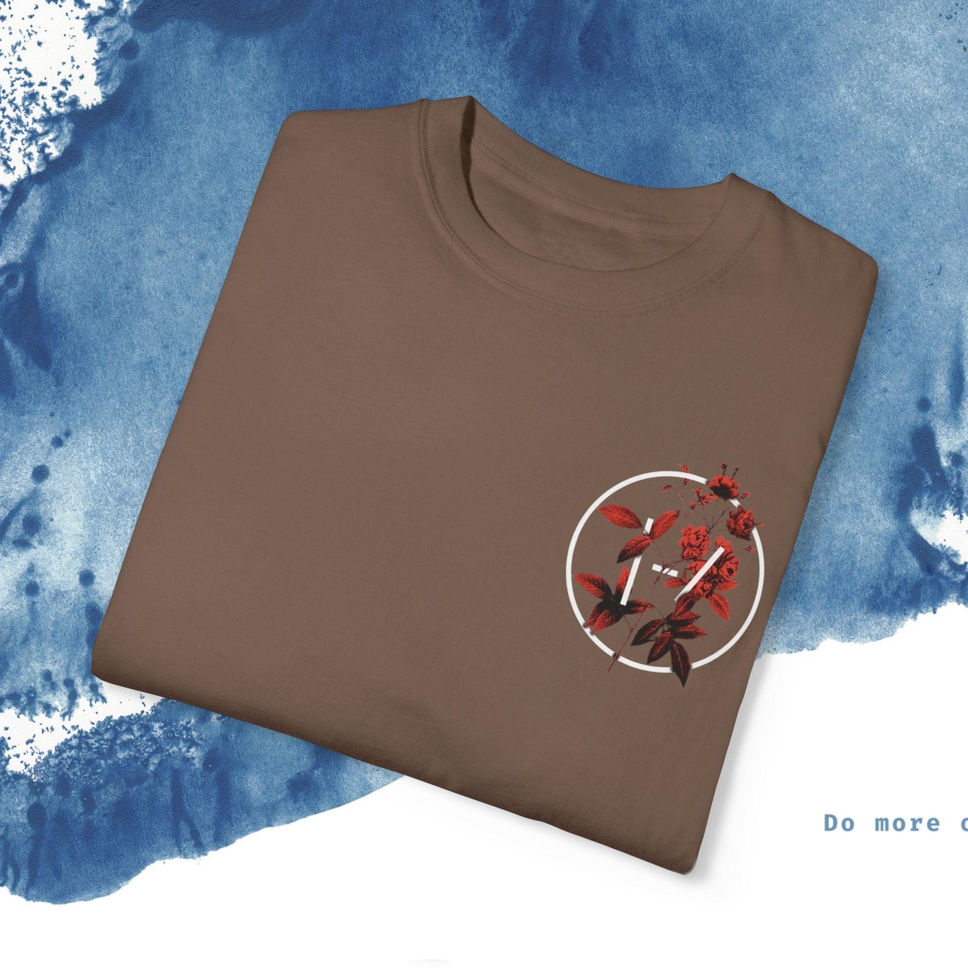 T-Shirt with Bold Floral Design - Ocean vibez