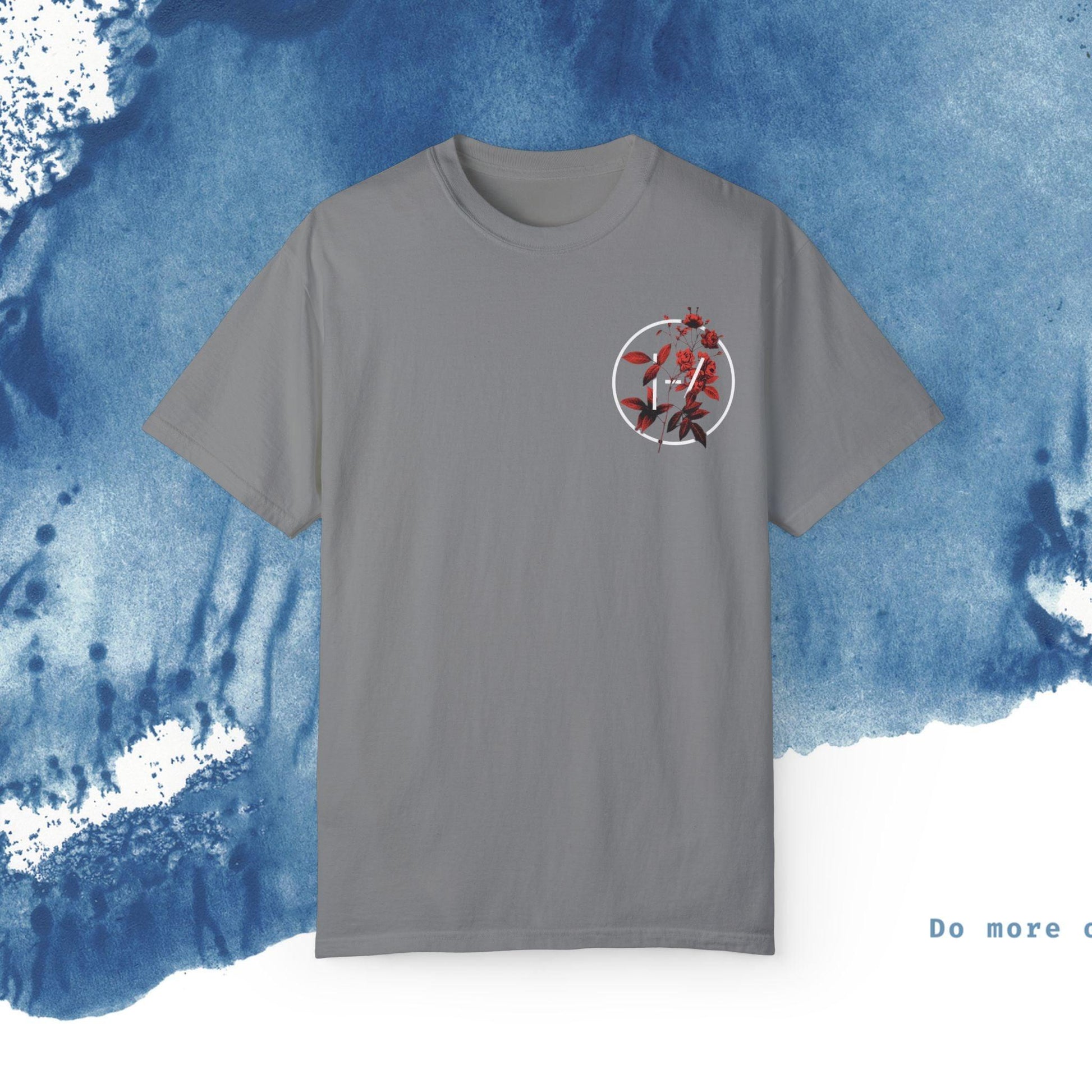 T-Shirt with Bold Floral Design - Ocean vibez