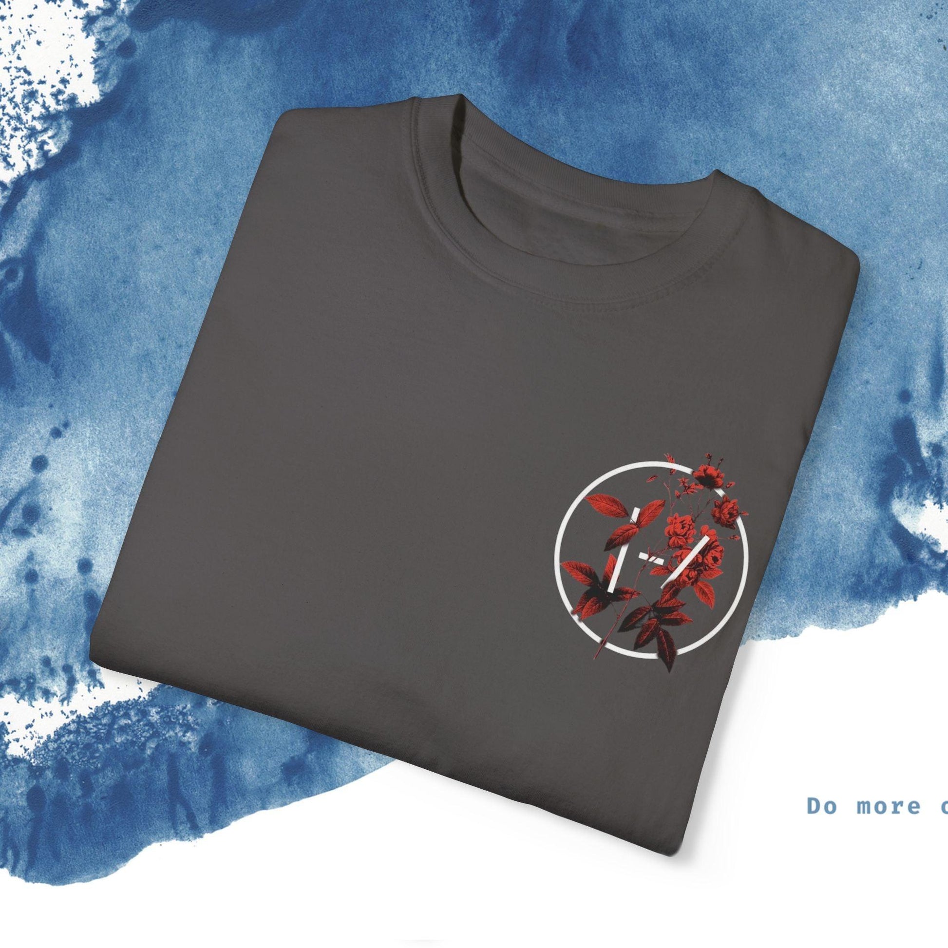 T-Shirt with Bold Floral Design - Ocean vibez