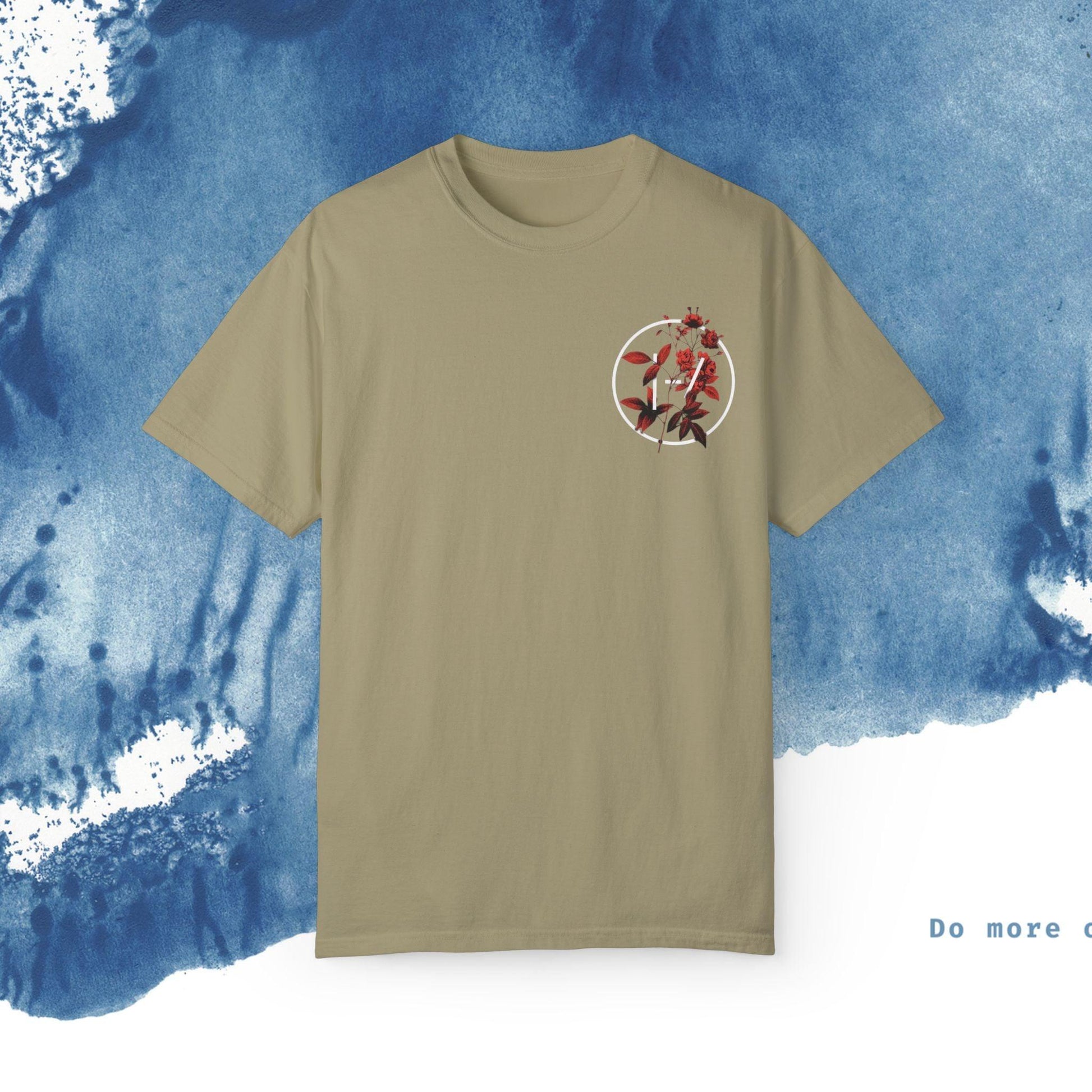 T-Shirt with Bold Floral Design - Ocean vibez