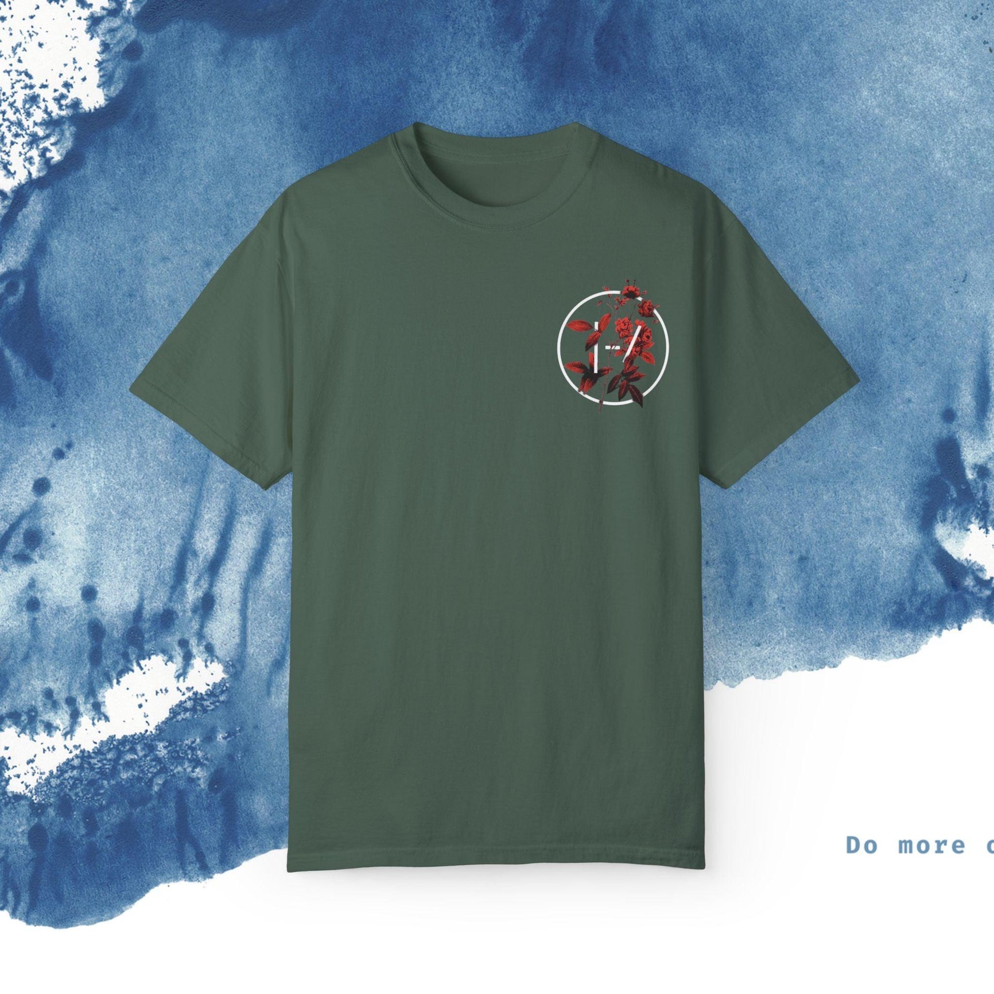 T-Shirt with Bold Floral Design - Ocean vibez