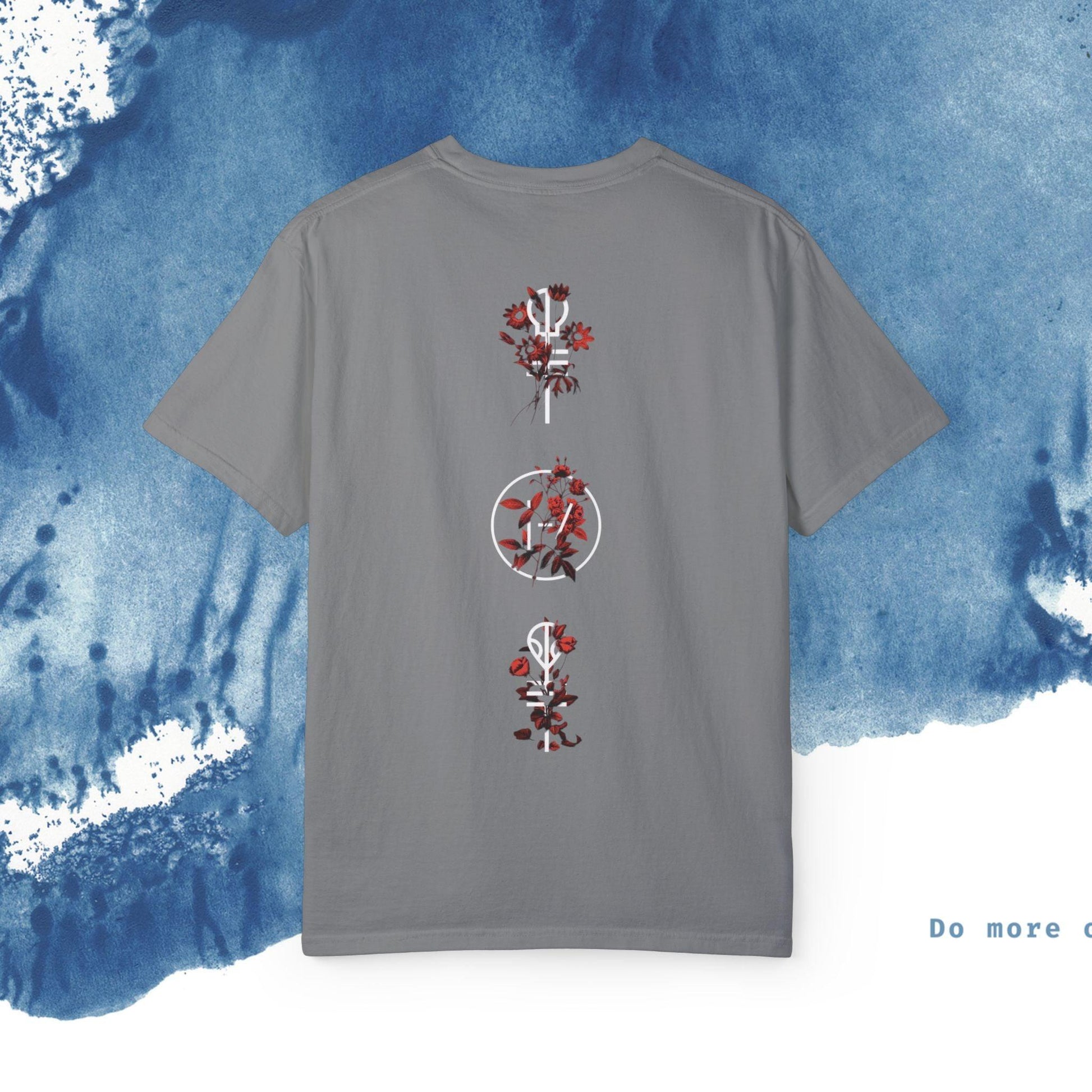 T-Shirt with Bold Floral Design - Ocean vibez