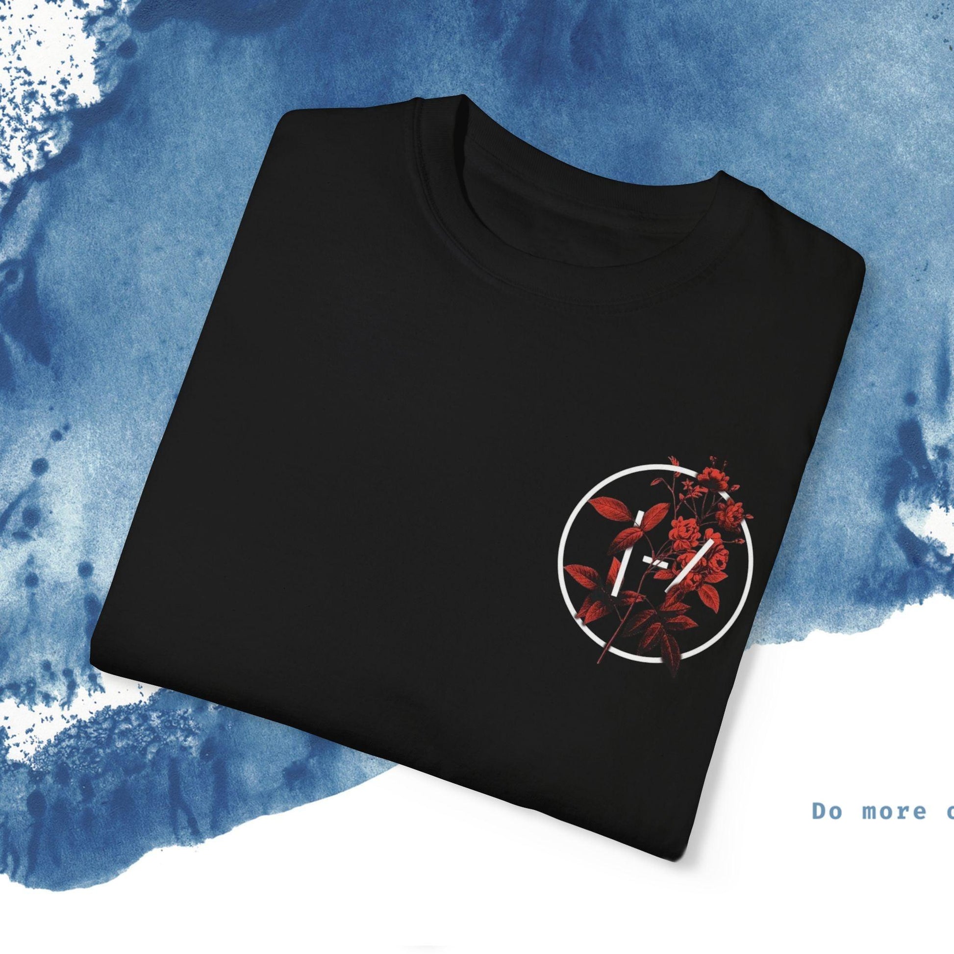 T-Shirt with Bold Floral Design - Ocean vibez